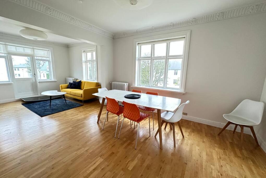 Beautiful 2 Bedroom Apartment Downtown Reykjavík Esterno foto