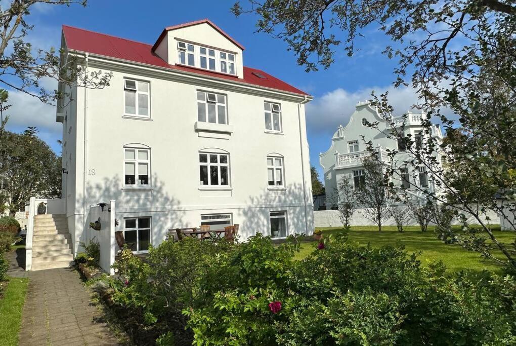 Beautiful 2 Bedroom Apartment Downtown Reykjavík Esterno foto